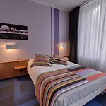 Hotel Logis De Paris - Restaurant - Patisserie 3*