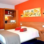 Logis De Paris - Restaurant - Patisserie Hotel