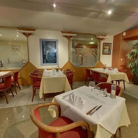 Logis De Paris Сент-Авольд