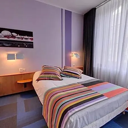Logis De Paris - Restaurant - Patisserie Hotel