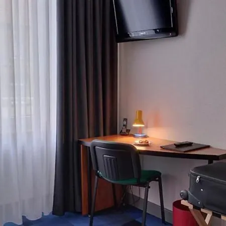 Hotel Logis De Paris 3*