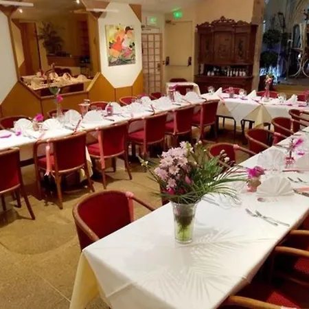 Hotel Logis De Paris - Restaurant - Patisserie 3*