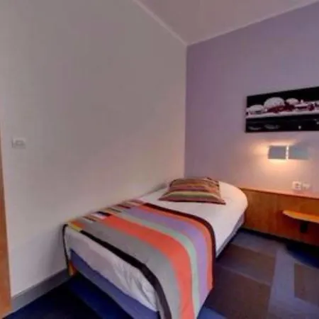 Logis De Paris 3*